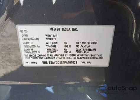 2023 Tesla Model Y Awd/Long Range Dual Motor All-Wheel Drive z USA, uszkodzony, nr VIN 7SAYGDEE4PA161053